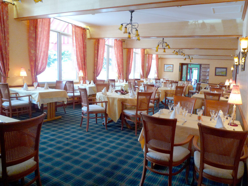 Hotel & Restaurant Le Cardinal Poix-de-Picardie Exterior foto